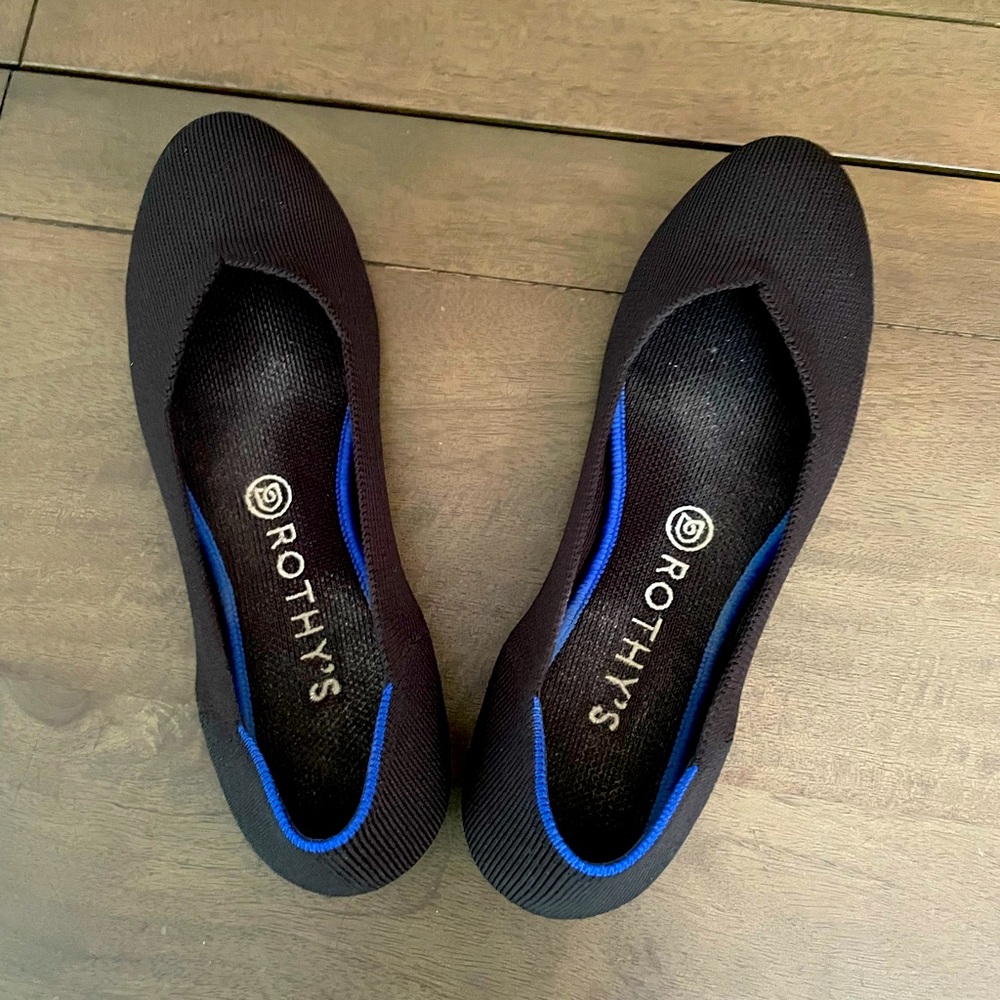 Rothy’s Black Flat - Size 9 - LIKE NEW - only worn a few times